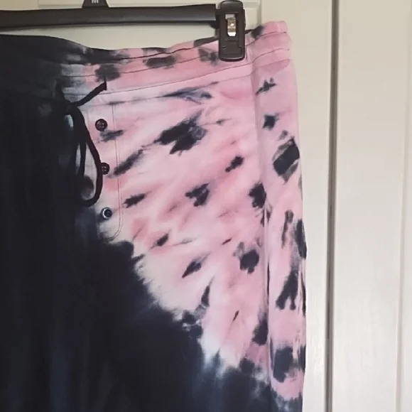 Women's torrid Black and Pink Tie-Dye Jogger Pants - Picture 2 of 6